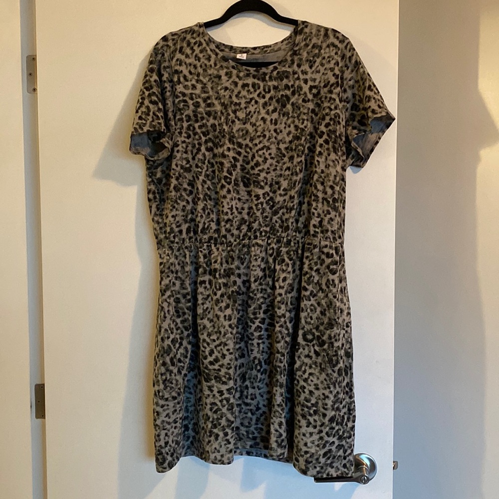 Old Navy waist defined t-shirt dress